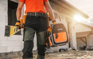 Outils, vêtements, accessoires : que mettre dans votre sac avant un chantier ?