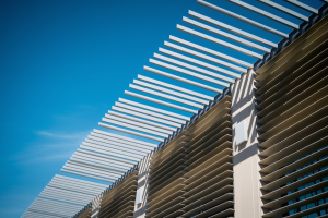 facade-brisesoleil-casquettes-ombres