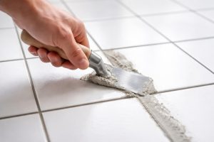 main-truelle-mortier-carrelage-ceramique